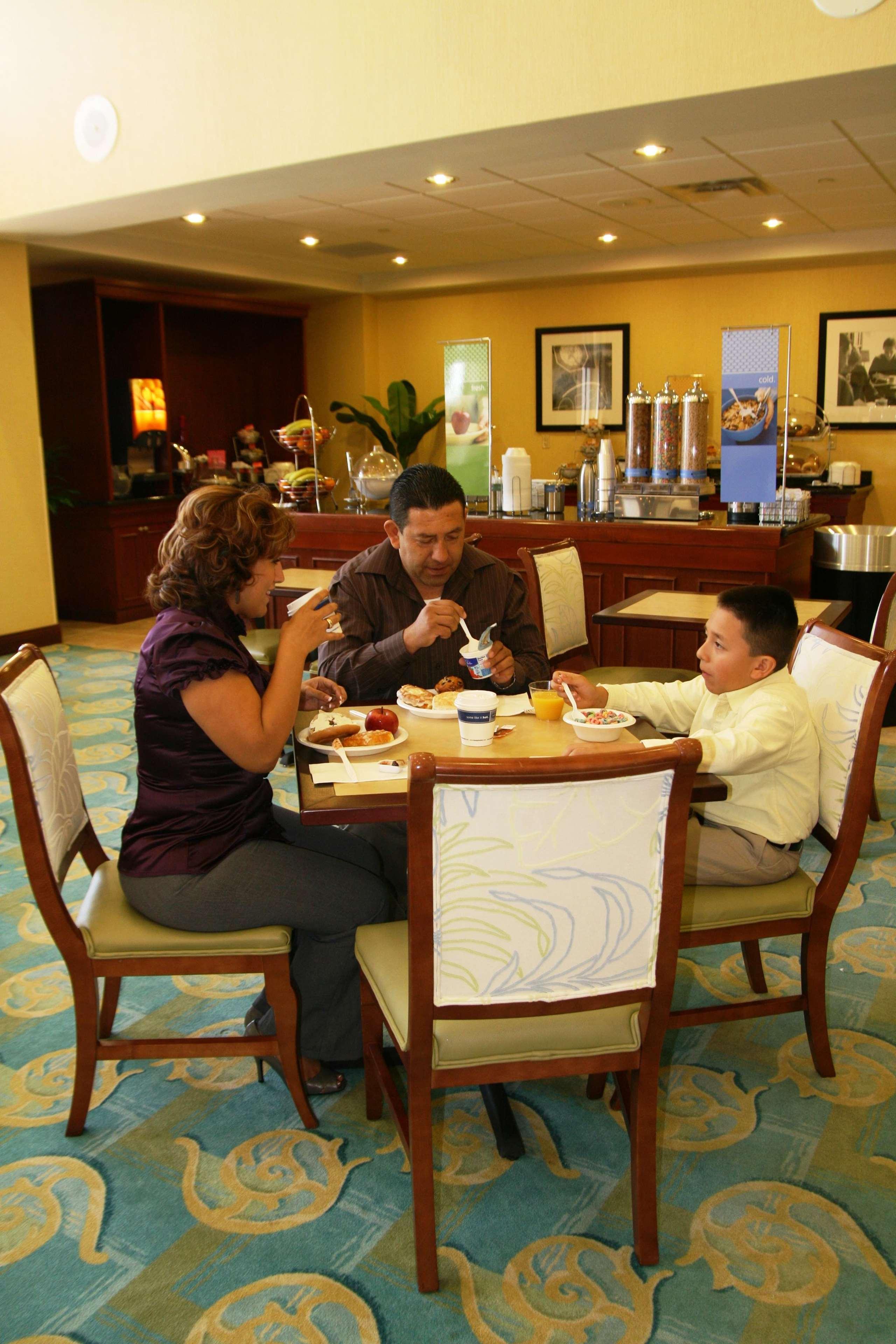 Hampton Inn & Suites Fort Myers-Colonial Boulevard Εστιατόριο φωτογραφία